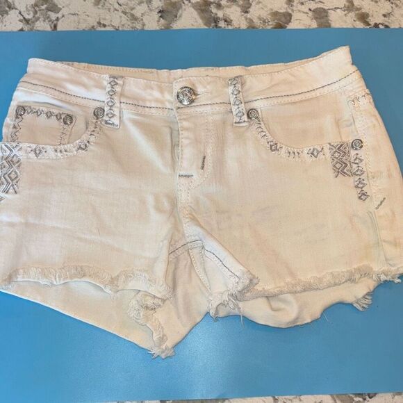 Grace in LA white cut off jean shorts Sz 27 silver & beaded - Picture 4 of 9